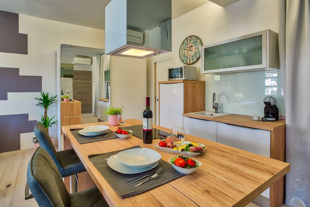 Parkside Studio Apartments With Free Parking Pula Exterior foto